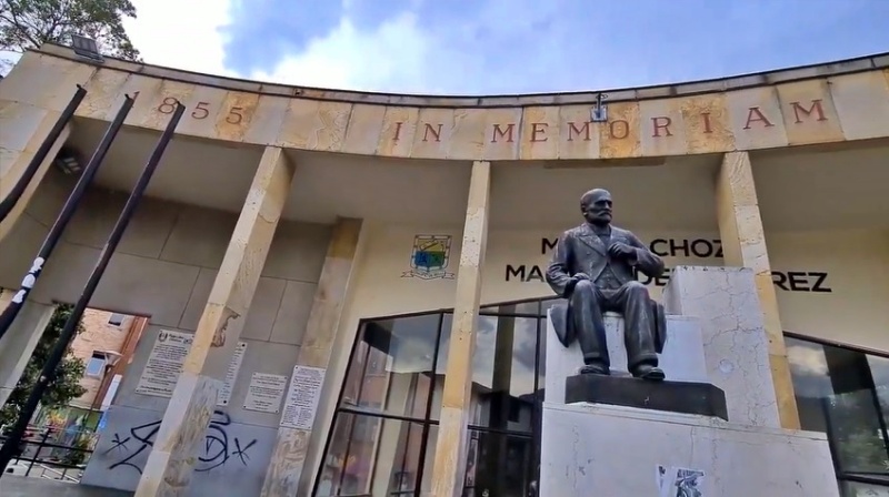 Monumento a Marco Fidel Suarez - Bello Antioquia