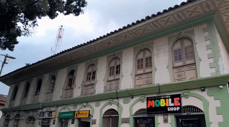 Patrimonio arquitectónico Edificio Cadavid - Montenegro - Quindío - Colombia