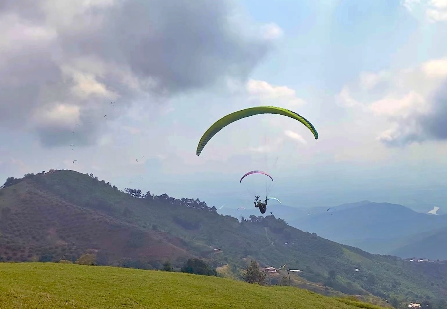 Parapente, deporte extremo para practicar en Colombia