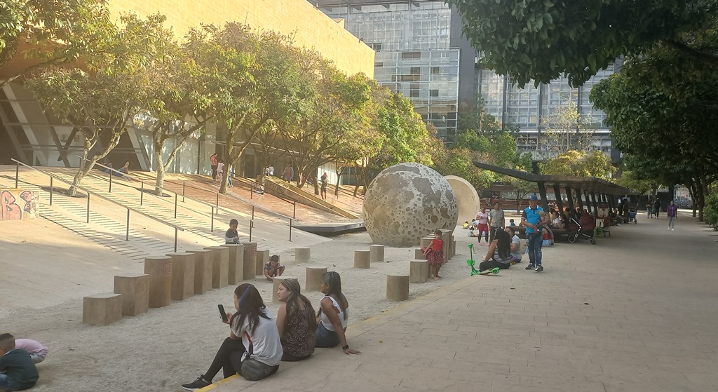Voces a Distancia - Parque de los Deseos - Medellin Colombia