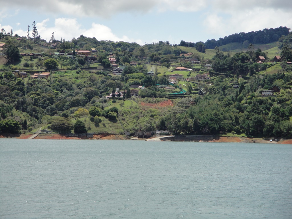 Lago Calima Valle del Cauca - Colombia Travel
