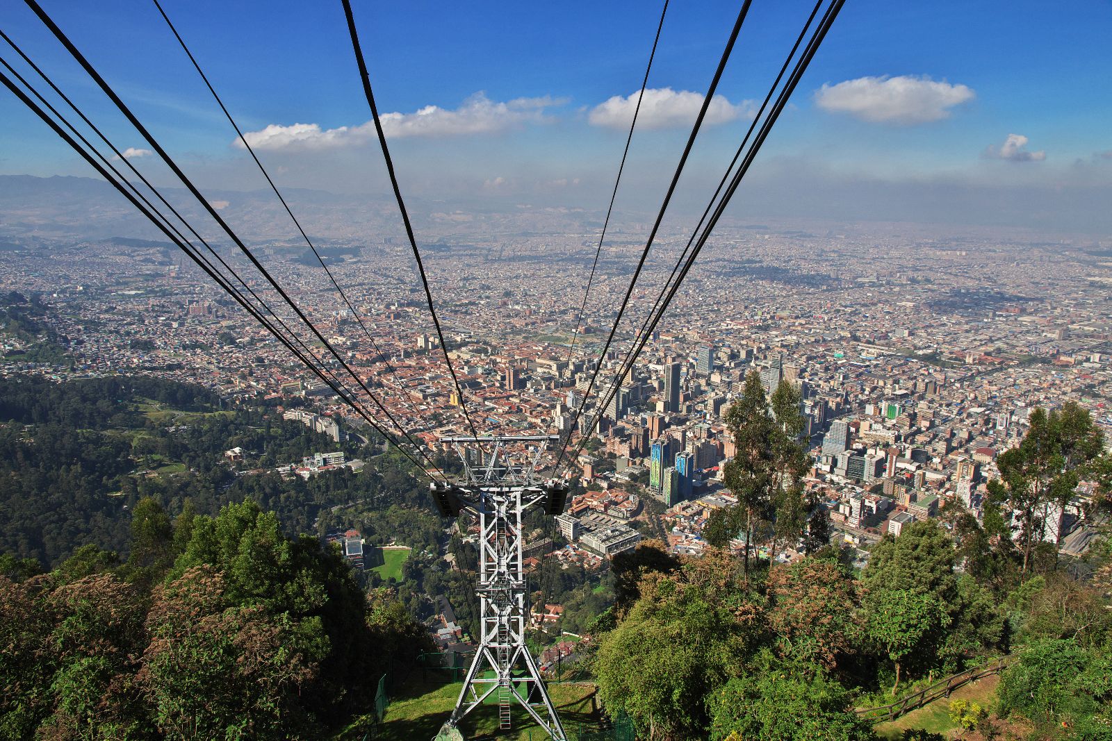 Visita guiada por Bogotá + Teleférico a Montserrate