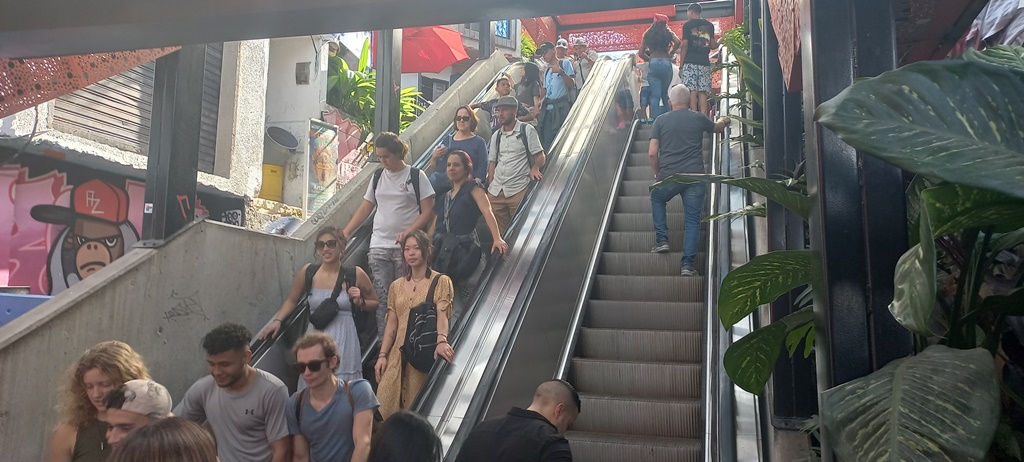 Escaleras electrica de la Comuna 13 de Medellín