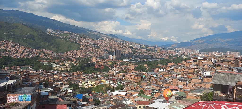 Vista panorámica de la comuna 13 - Medellín