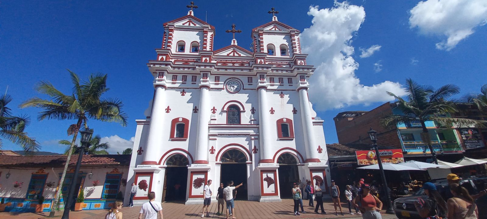 Iglesia de Nuestra Señora del Carmen en Guatape - Antioquia - Colombia