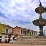 Visita la Plaza Mayor Simon Bolivar - Santa Fe de Antioquia - Colombia