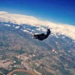 Lanzarse en paracaídas tiene un conjunto de sensaciones, sólo se puede decir que es una experiencia inolvidable