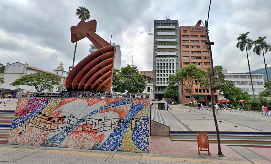 Parque Murillo Toro es una plaza de la ciudad de Ibagué de Colombia.
