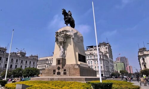 Plaza San Martin de Lima