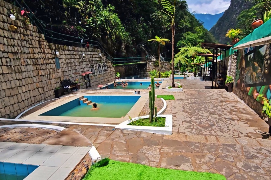 Baños termales Aguas Calientes - Pueblo Machu Picchu Perú