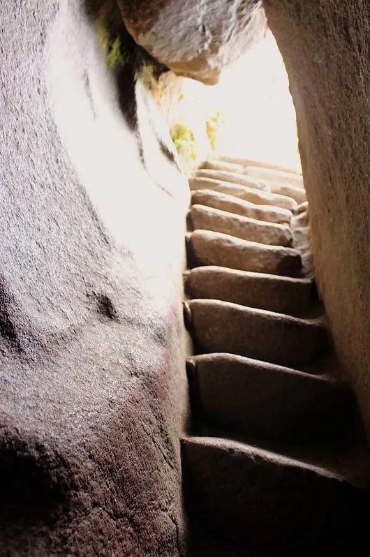 Subiendo a Huayna Picchu encontrara tuneles, es toda una aventura - Huayna Picchu Perú
