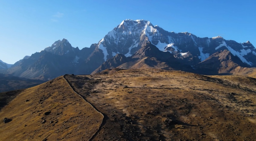 Llegar a la cima del Ausangate implica un recorrido de 5 días y 4 noches a lo largo de 70 km