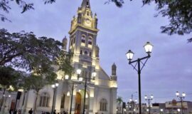 El Santuario del Señor de Luren es un templo católico ubicado en la ciudad de Ica, región de Ica, Perú, que alberga la figura del Señor de Luren.